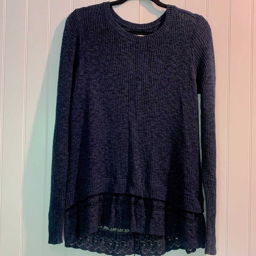 Cute sweater by Hollister. Size L